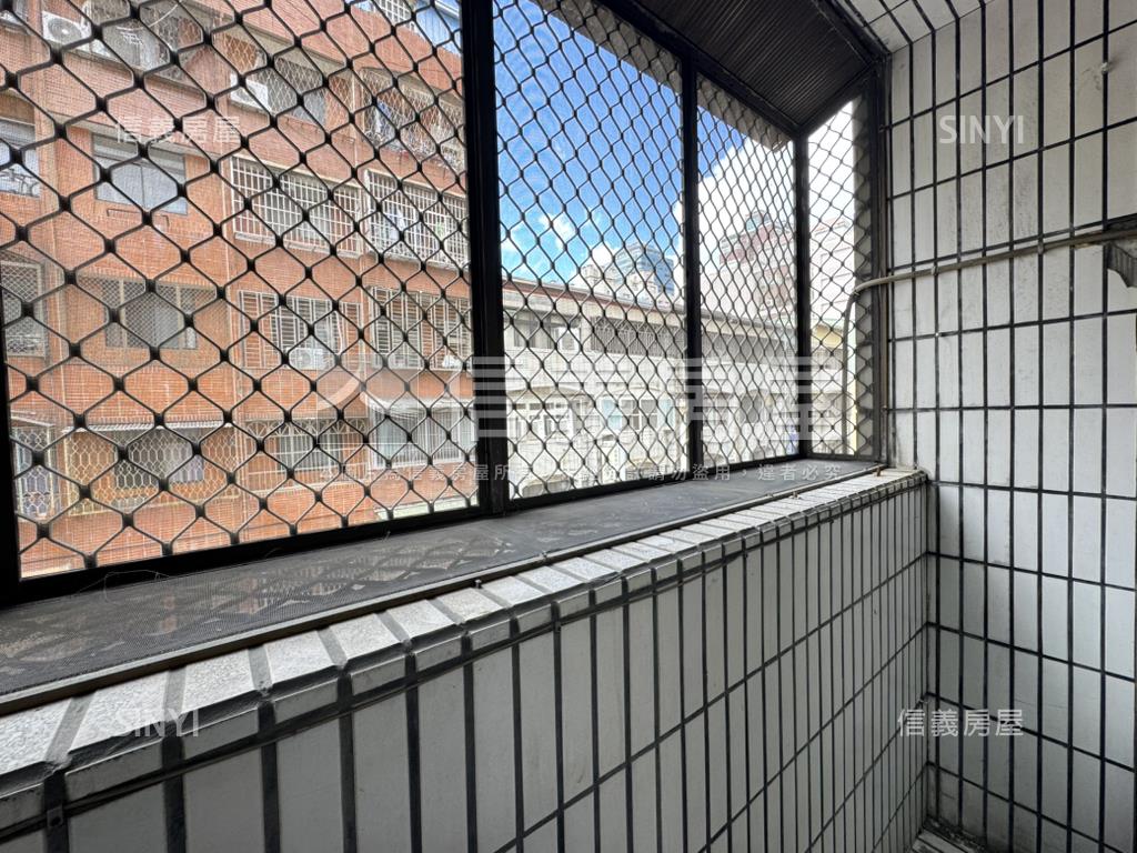 近文心崇德捷運大地坪透店房屋室內格局與周邊環境