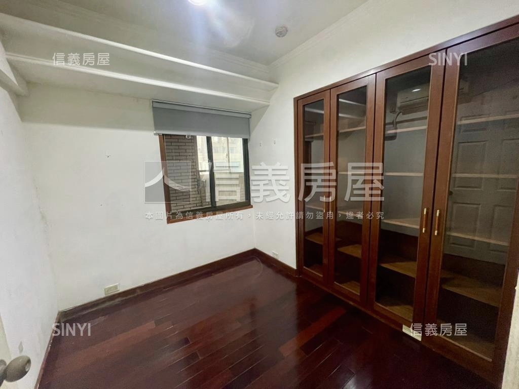 近南紡採光四房平車房屋室內格局與周邊環境