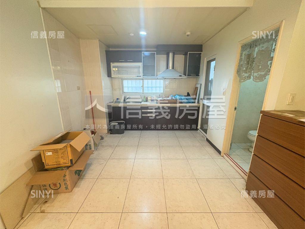 近車站邊間金透店房屋室內格局與周邊環境