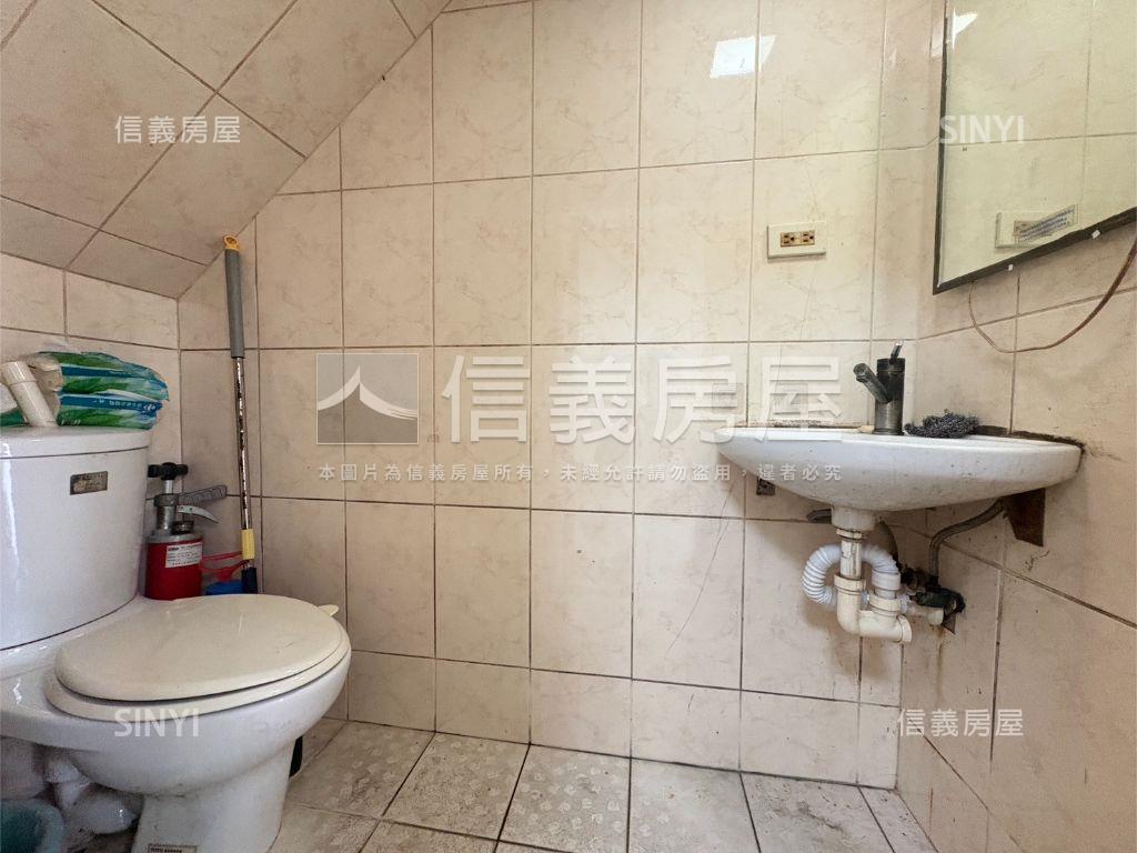 近車站邊間金透店房屋室內格局與周邊環境