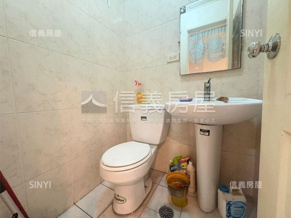 近車站邊間金透店房屋室內格局與周邊環境