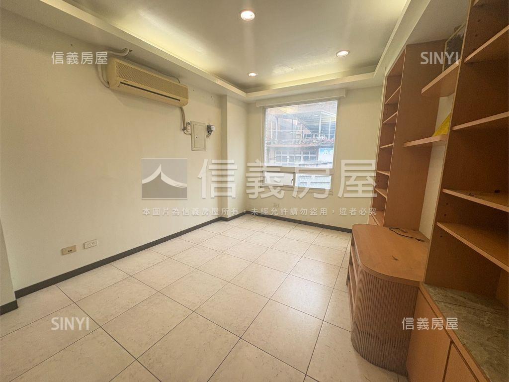 近車站邊間金透店房屋室內格局與周邊環境