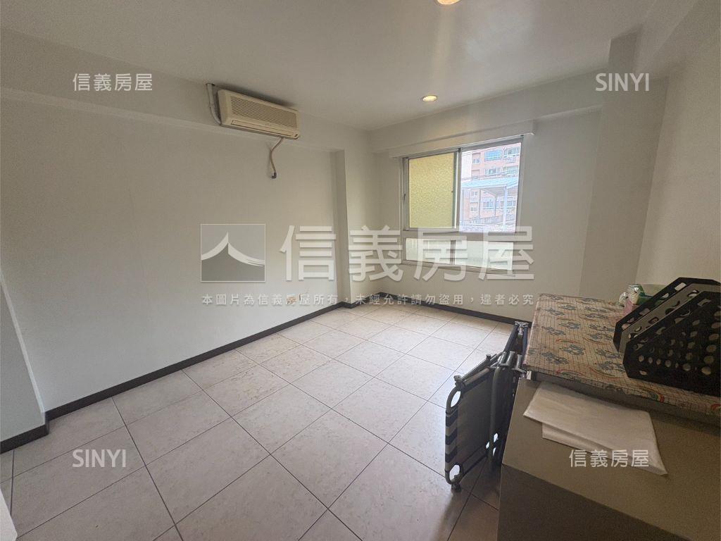 近車站邊間金透店房屋室內格局與周邊環境