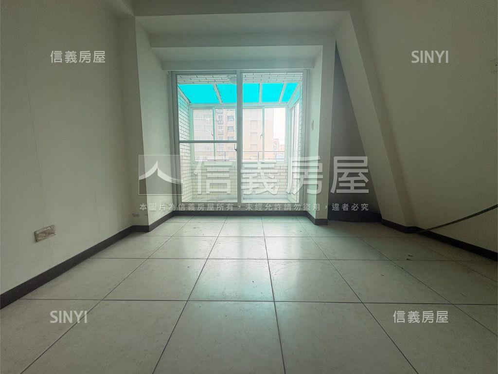 近車站邊間金透店房屋室內格局與周邊環境