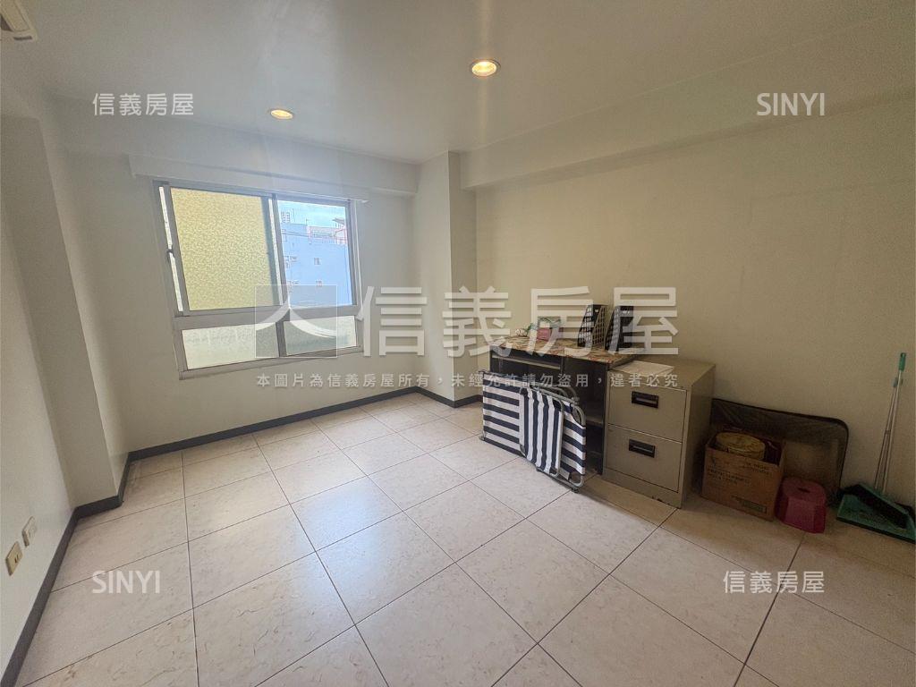 近車站邊間金透店房屋室內格局與周邊環境