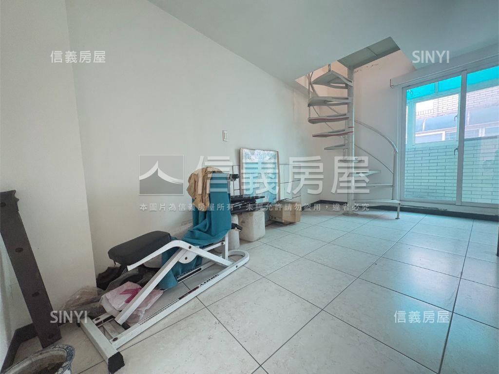 近車站邊間金透店房屋室內格局與周邊環境