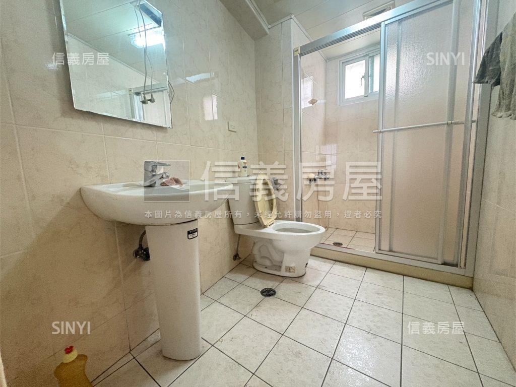 近車站邊間金透店房屋室內格局與周邊環境