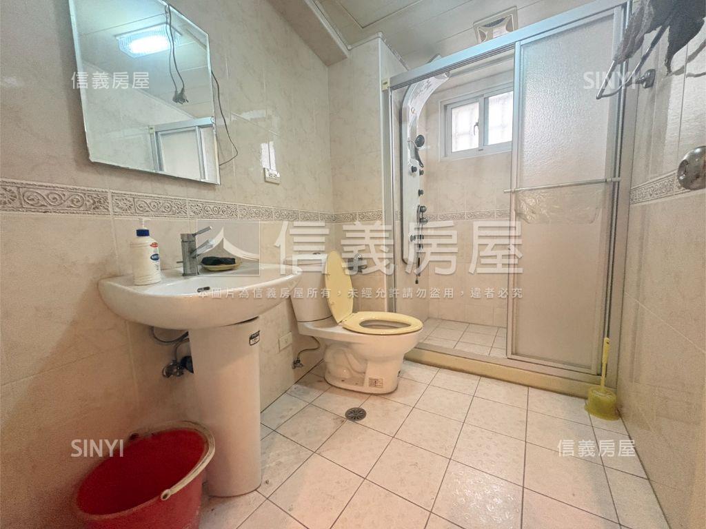 近車站邊間金透店房屋室內格局與周邊環境