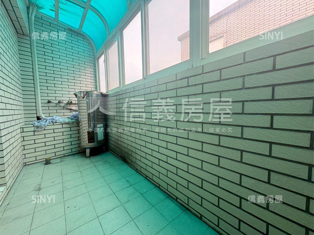 近車站邊間金透店房屋室內格局與周邊環境