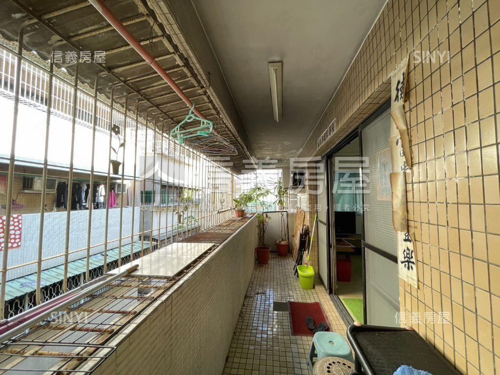 五甲商圈精華區３房２衛房屋室內格局與周邊環境