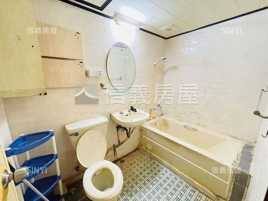 五甲商圈精華區３房２衛房屋室內格局與周邊環境