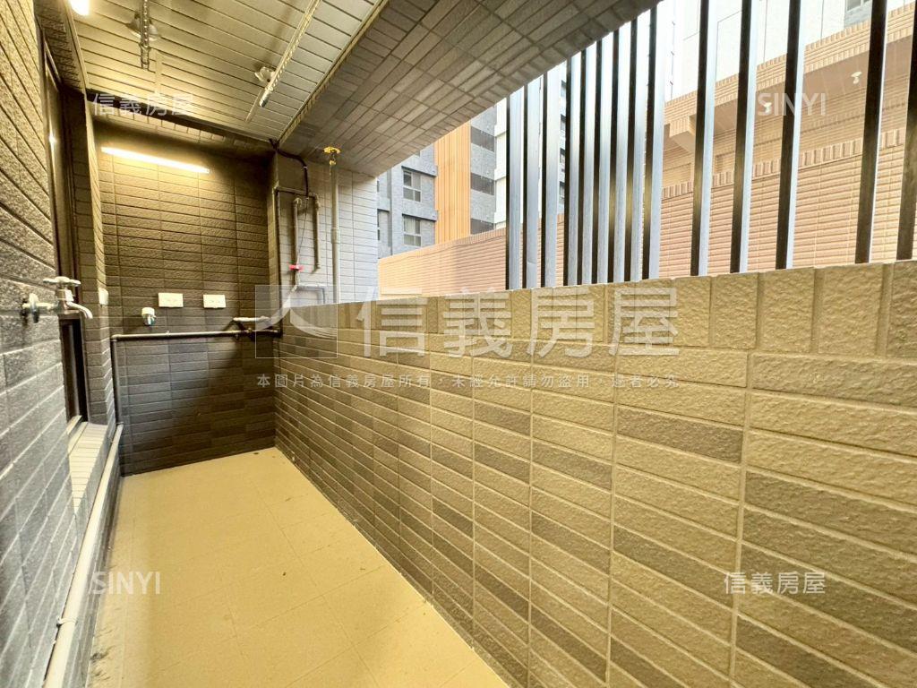 德友秀川三房車位房屋室內格局與周邊環境