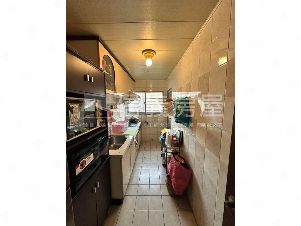 獨家專營仁愛大視界附車位房屋室內格局與周邊環境