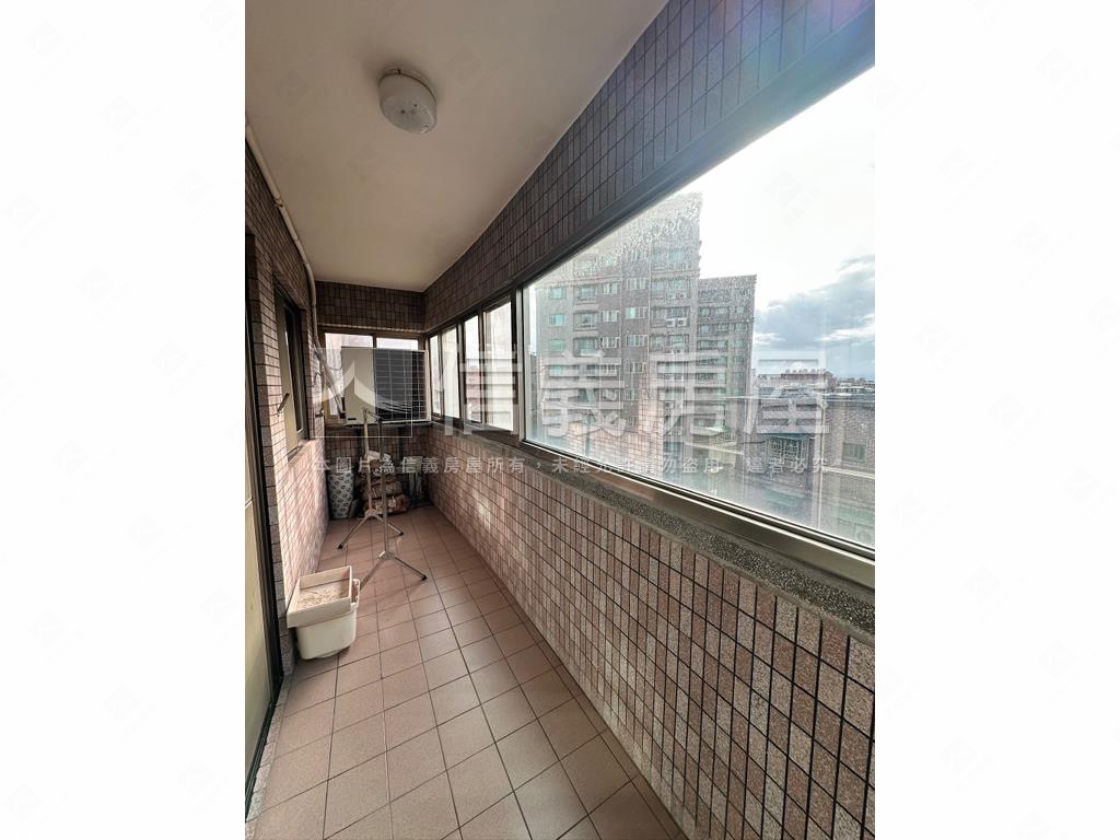 獨家專營仁愛大視界附車位房屋室內格局與周邊環境