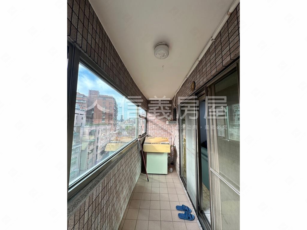 獨家專營仁愛大視界附車位房屋室內格局與周邊環境