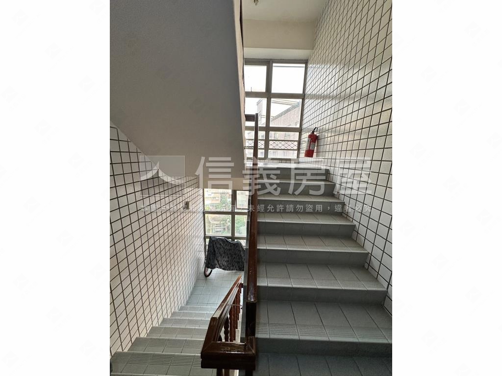 獨家專營仁愛大視界附車位房屋室內格局與周邊環境