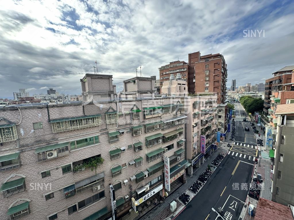 獨家專營仁愛大視界附車位房屋室內格局與周邊環境