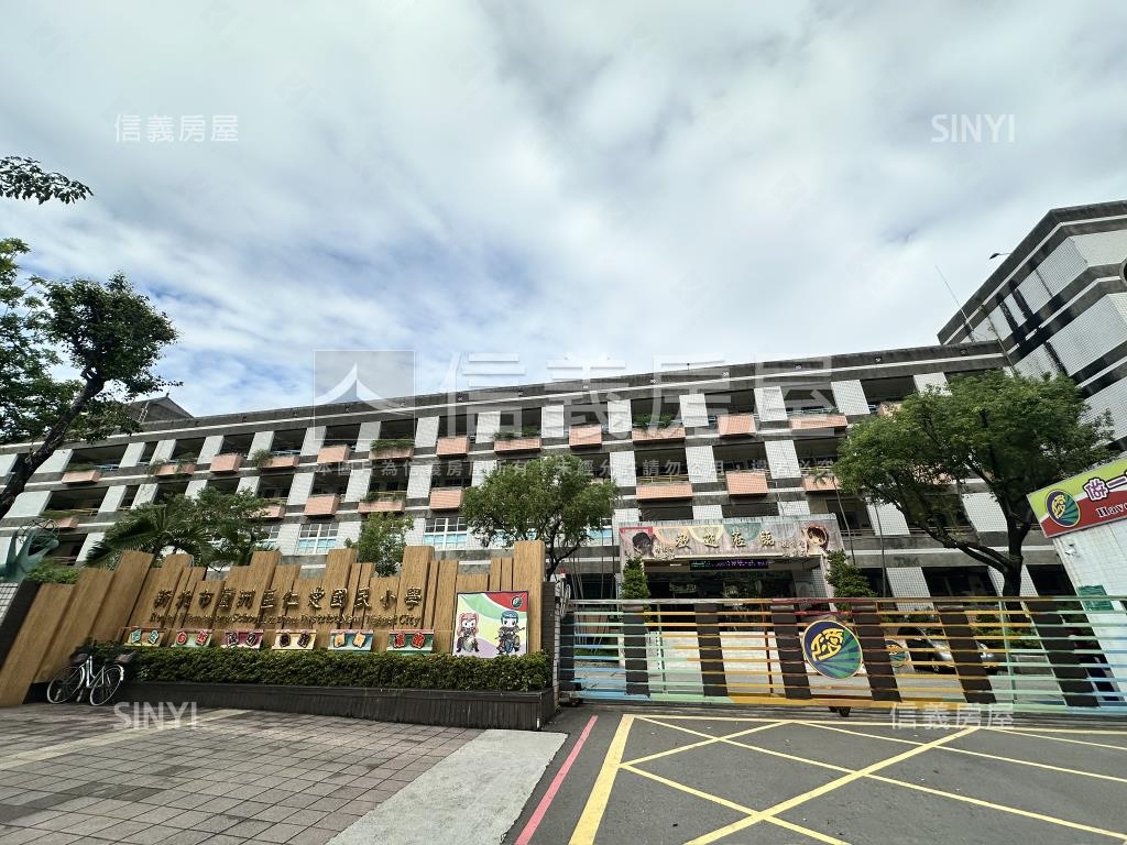 獨家專營仁愛大視界附車位房屋室內格局與周邊環境