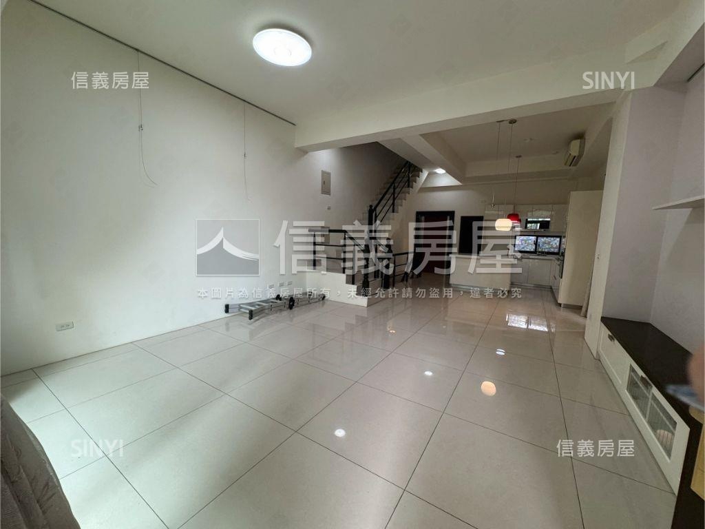近交流道邊間百坪車庫別墅房屋室內格局與周邊環境