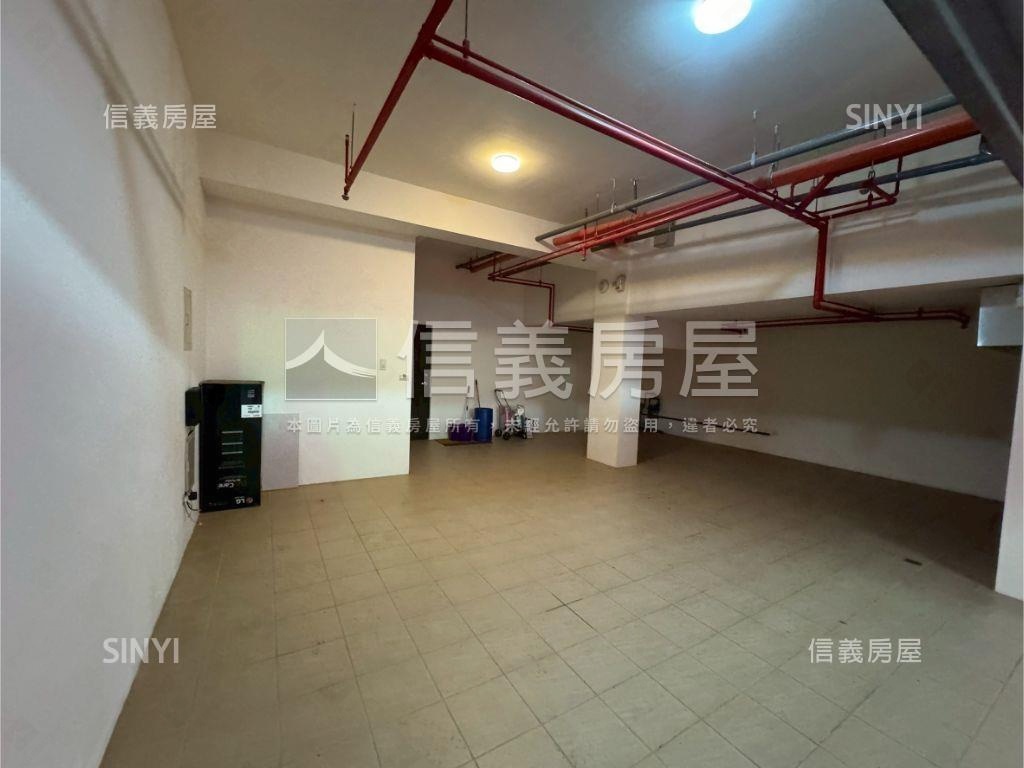 近交流道邊間百坪車庫別墅房屋室內格局與周邊環境