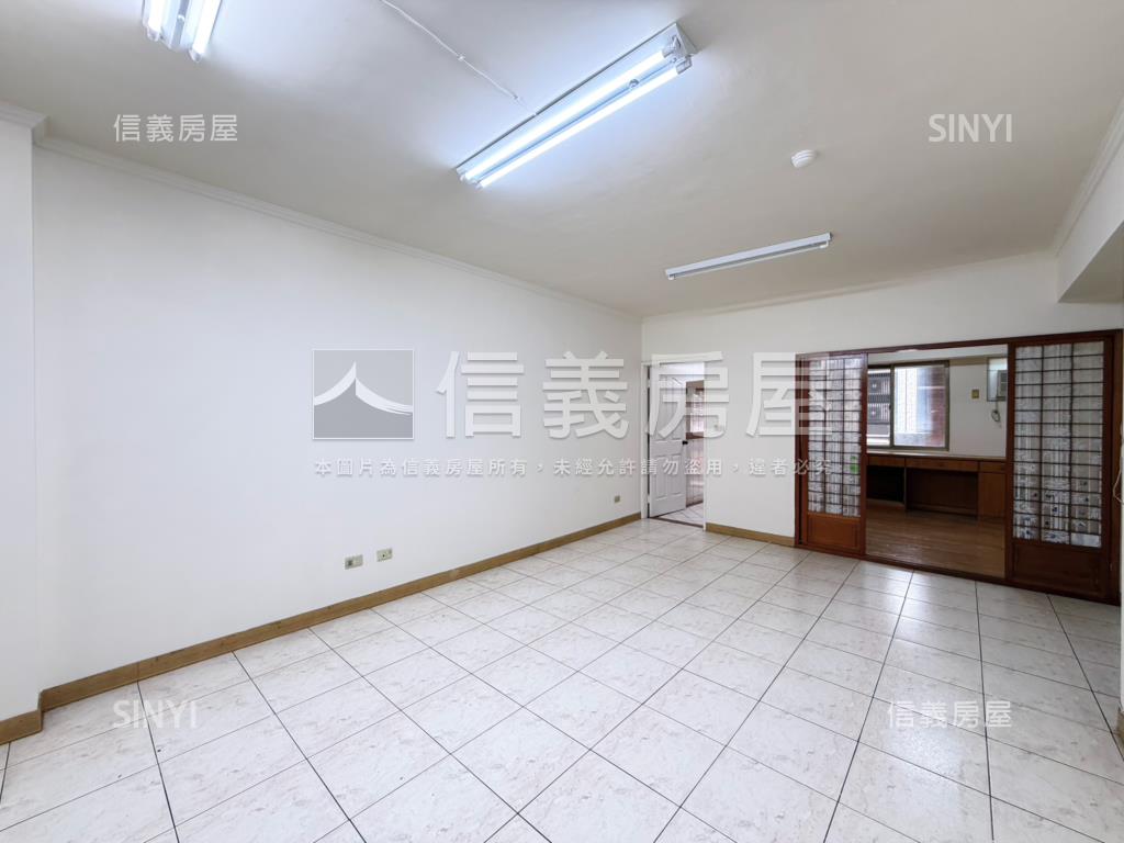 稀有鉅虹藝術尊爵問我房屋室內格局與周邊環境
