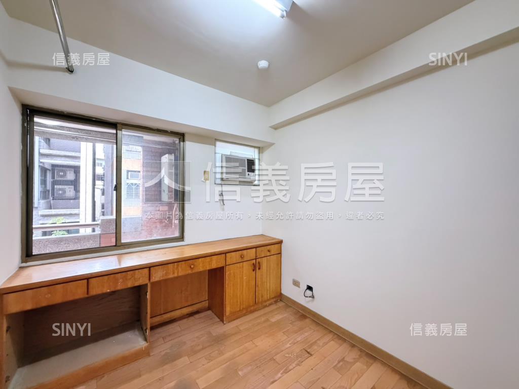 稀有鉅虹藝術尊爵問我房屋室內格局與周邊環境
