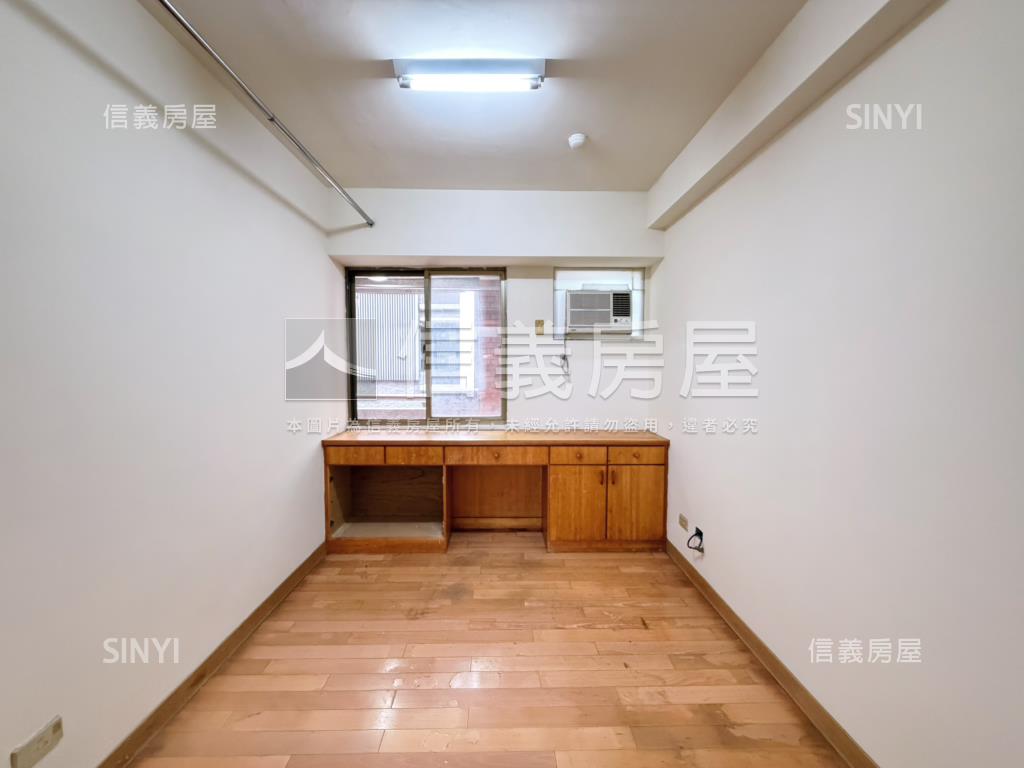 稀有鉅虹藝術尊爵問我房屋室內格局與周邊環境