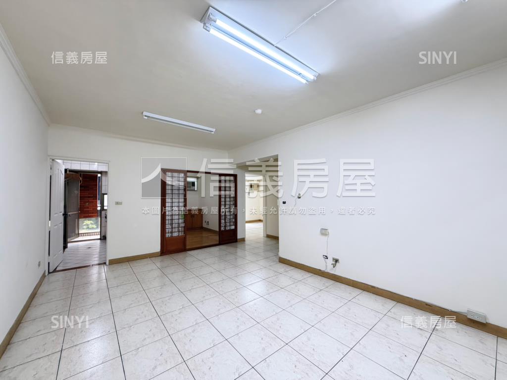 稀有鉅虹藝術尊爵問我房屋室內格局與周邊環境