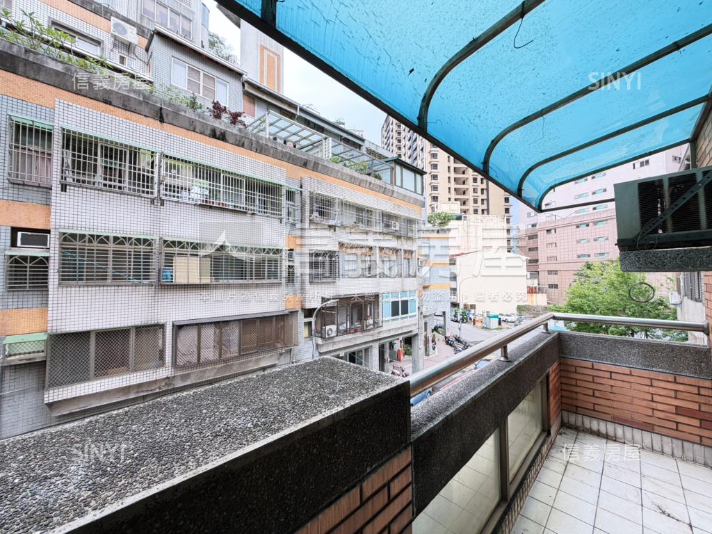 稀有鉅虹藝術尊爵問我房屋室內格局與周邊環境