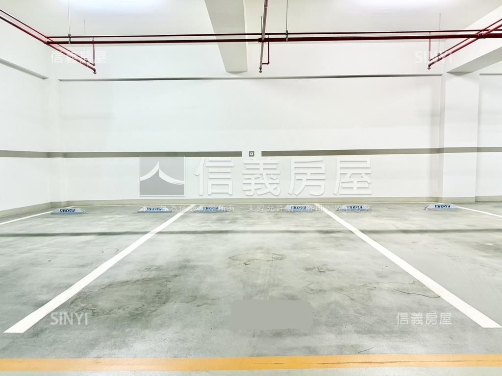 寬埕埕和花園高樓景觀美屋房屋室內格局與周邊環境