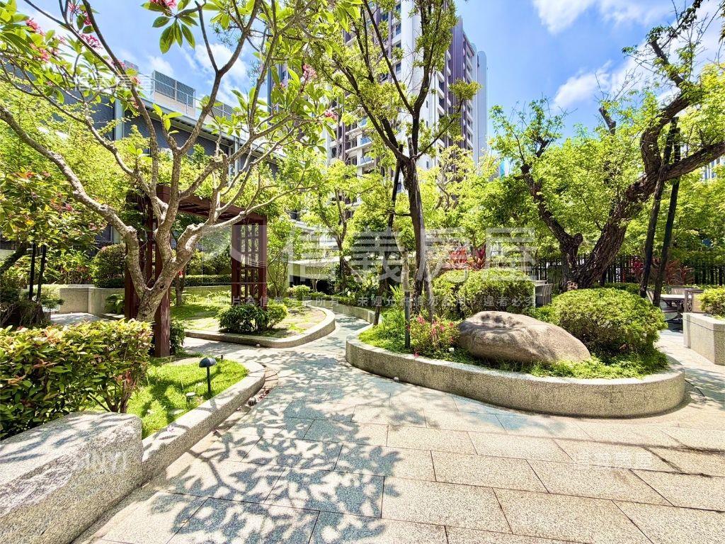 寬埕埕和花園高樓景觀美屋房屋室內格局與周邊環境