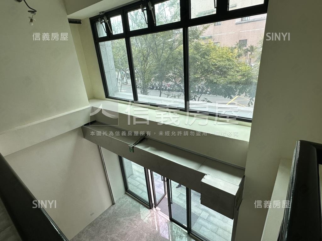 陽明大苑全新面寬挑高店面房屋室內格局與周邊環境