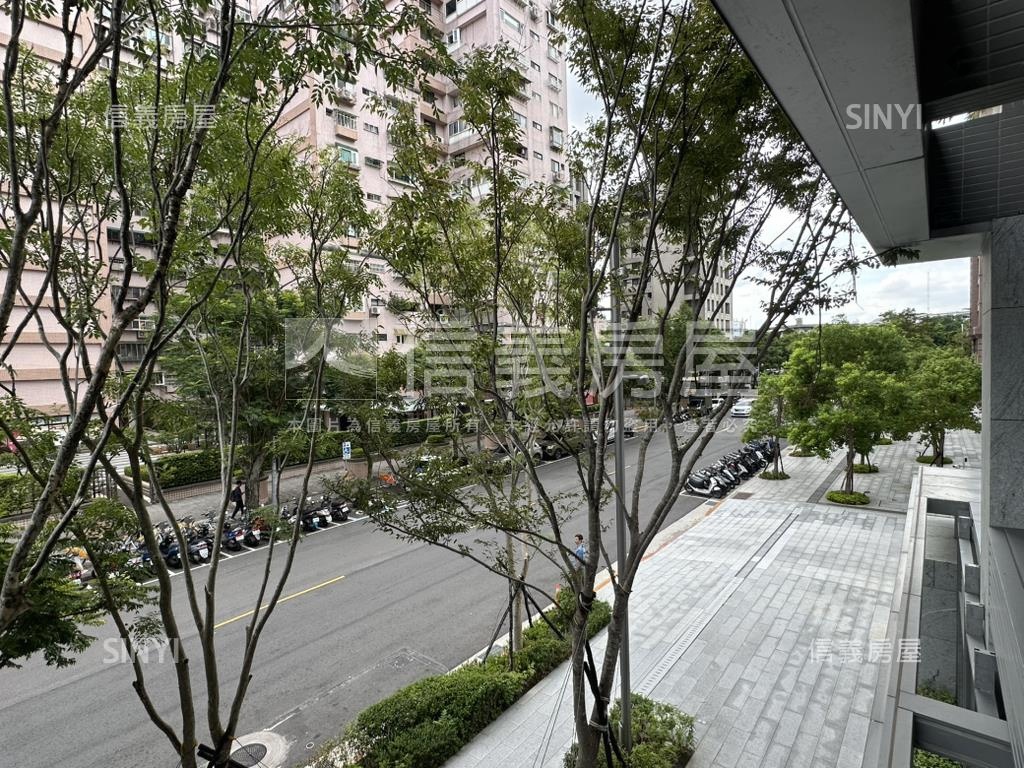 陽明大苑全新面寬挑高店面房屋室內格局與周邊環境