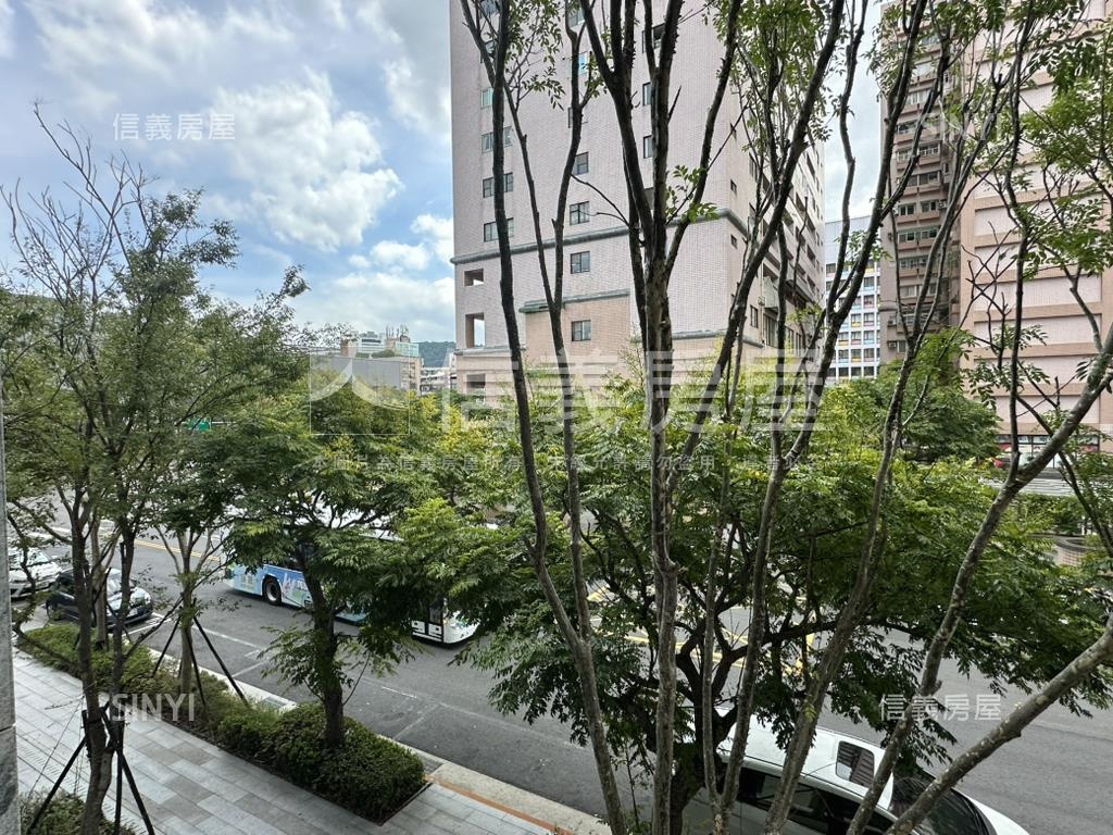陽明大苑全新面寬挑高店面房屋室內格局與周邊環境