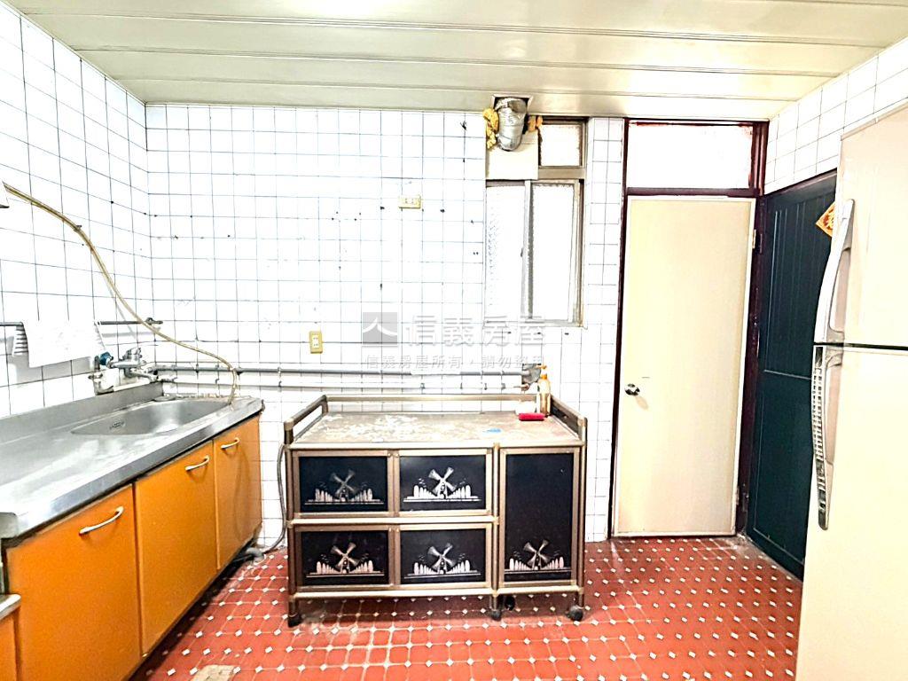 西湖捷運站三房公寓房屋室內格局與周邊環境