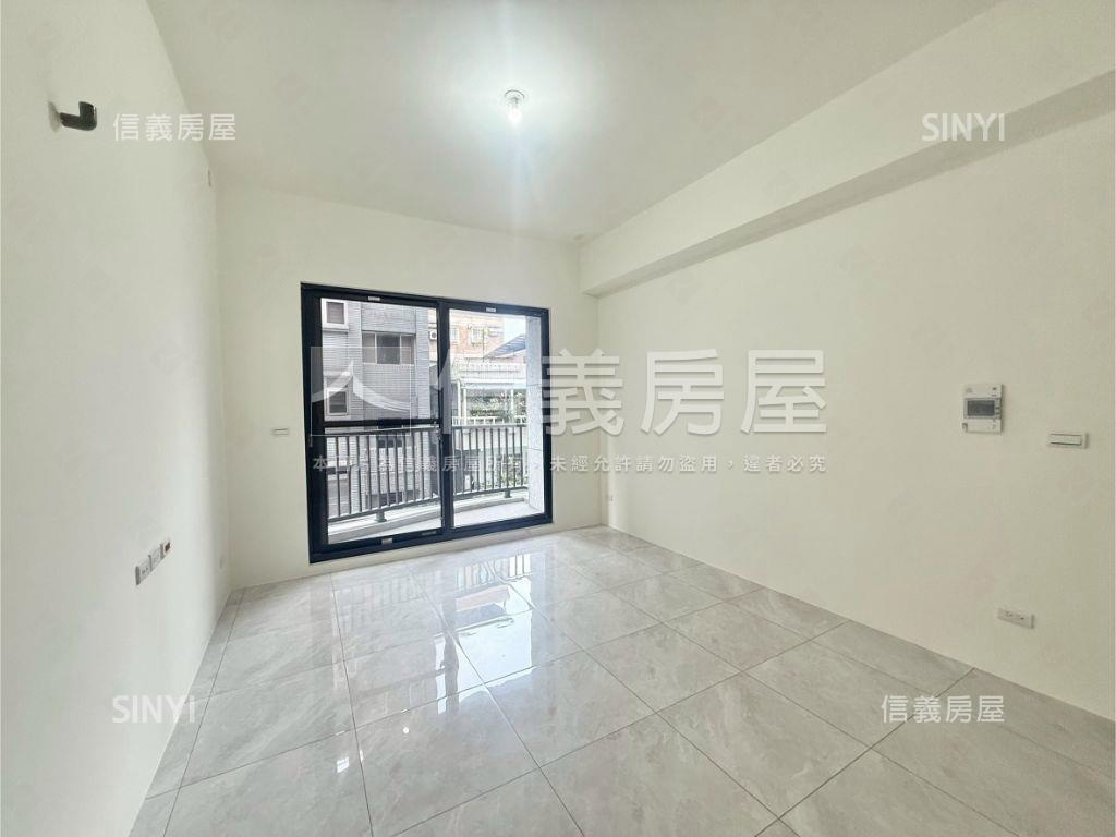 專任中央新村全新３房車位房屋室內格局與周邊環境