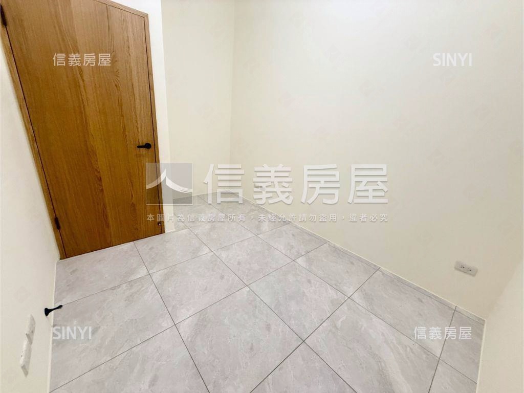 專任中央新村全新３房車位房屋室內格局與周邊環境