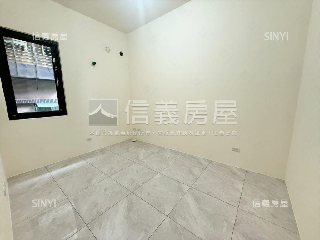 專任中央新村全新３房車位房屋室內格局與周邊環境