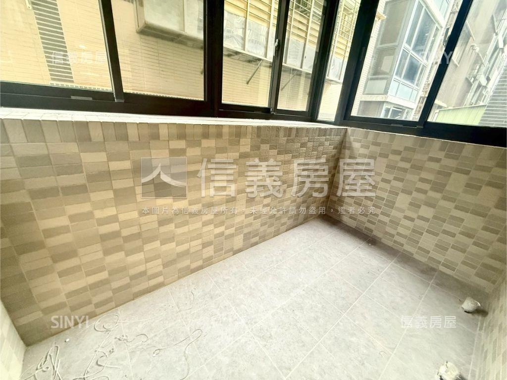 專任中央新村全新３房車位房屋室內格局與周邊環境