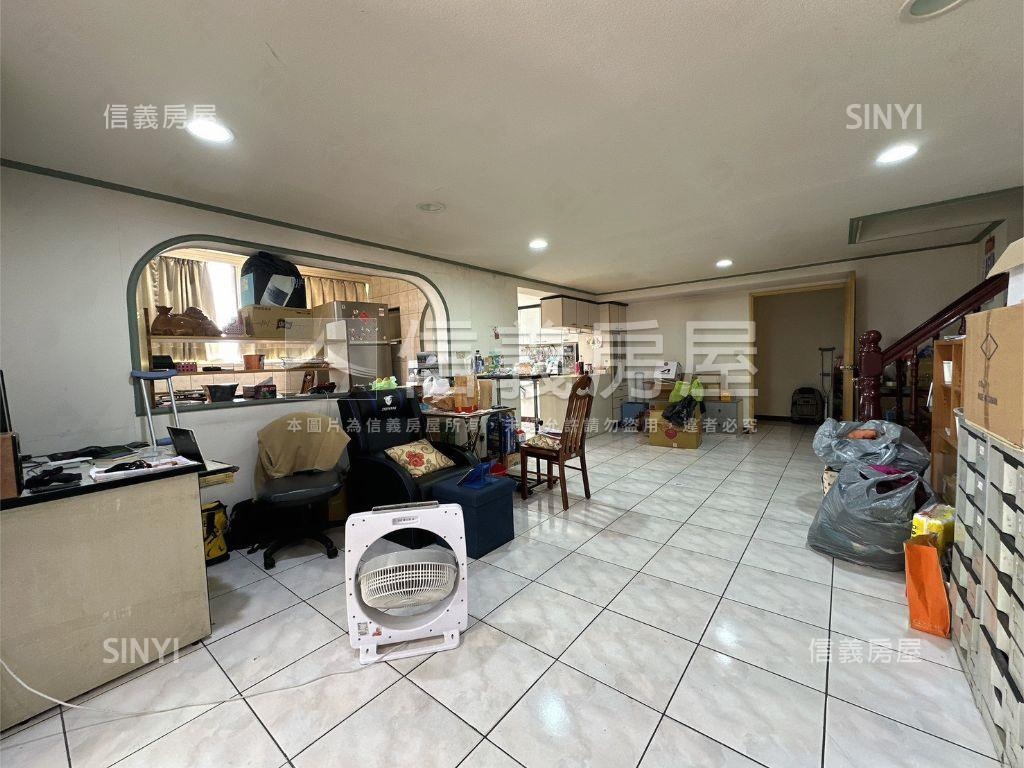 中興天廈稀有大空間車位房屋室內格局與周邊環境