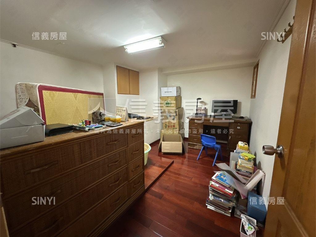 中興天廈稀有大空間車位房屋室內格局與周邊環境