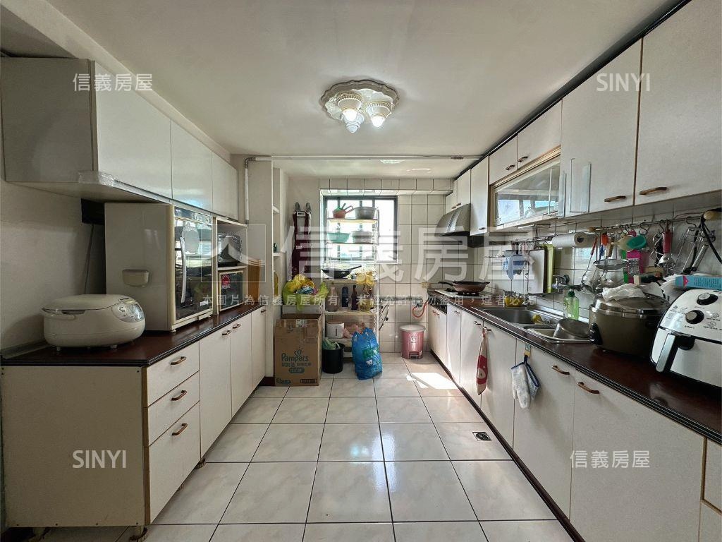 中興天廈稀有大空間車位房屋室內格局與周邊環境