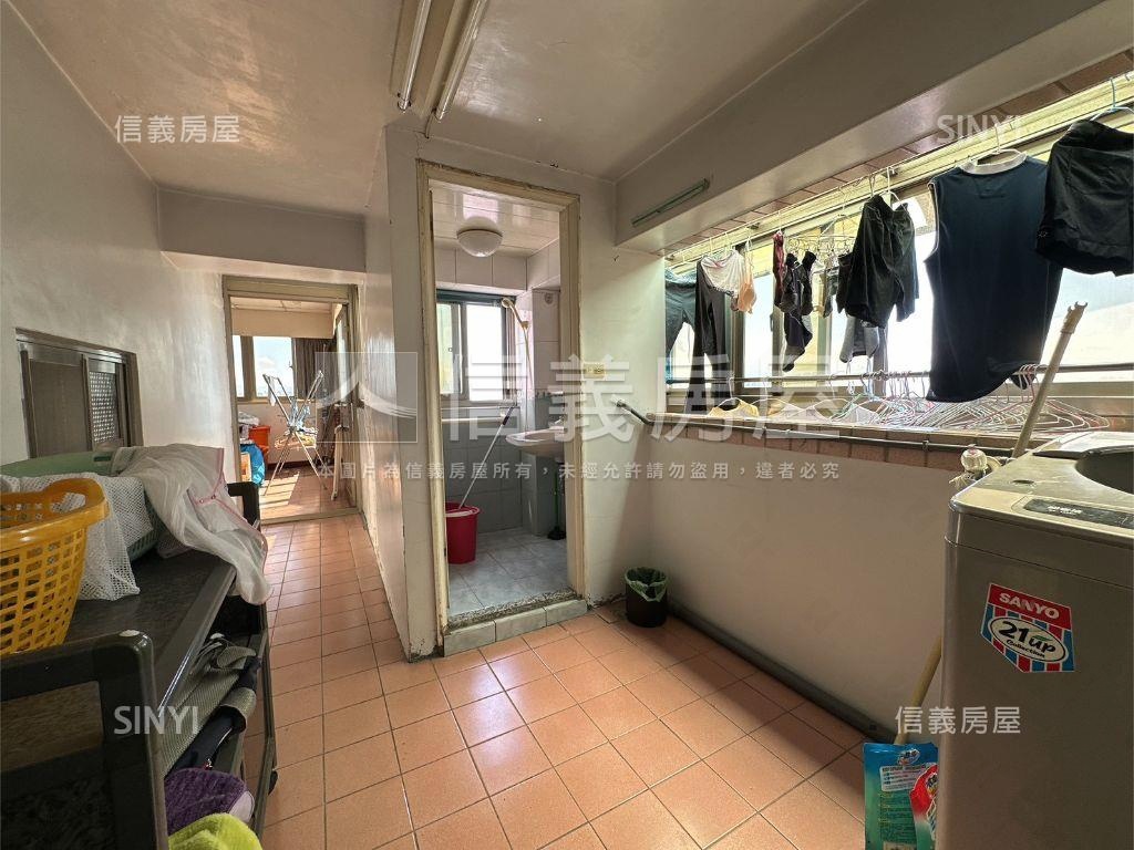 中興天廈稀有大空間車位房屋室內格局與周邊環境