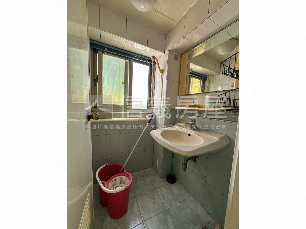 中興天廈稀有大空間車位房屋室內格局與周邊環境