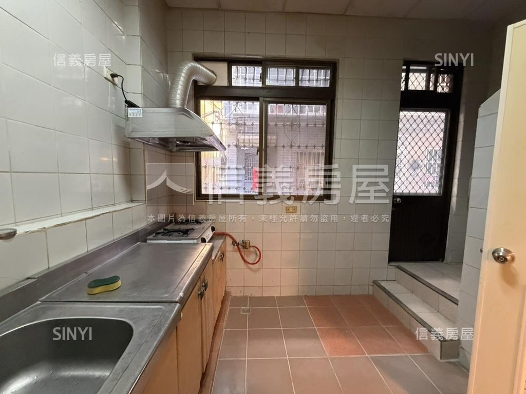 天祥街前後臨路透天房屋室內格局與周邊環境