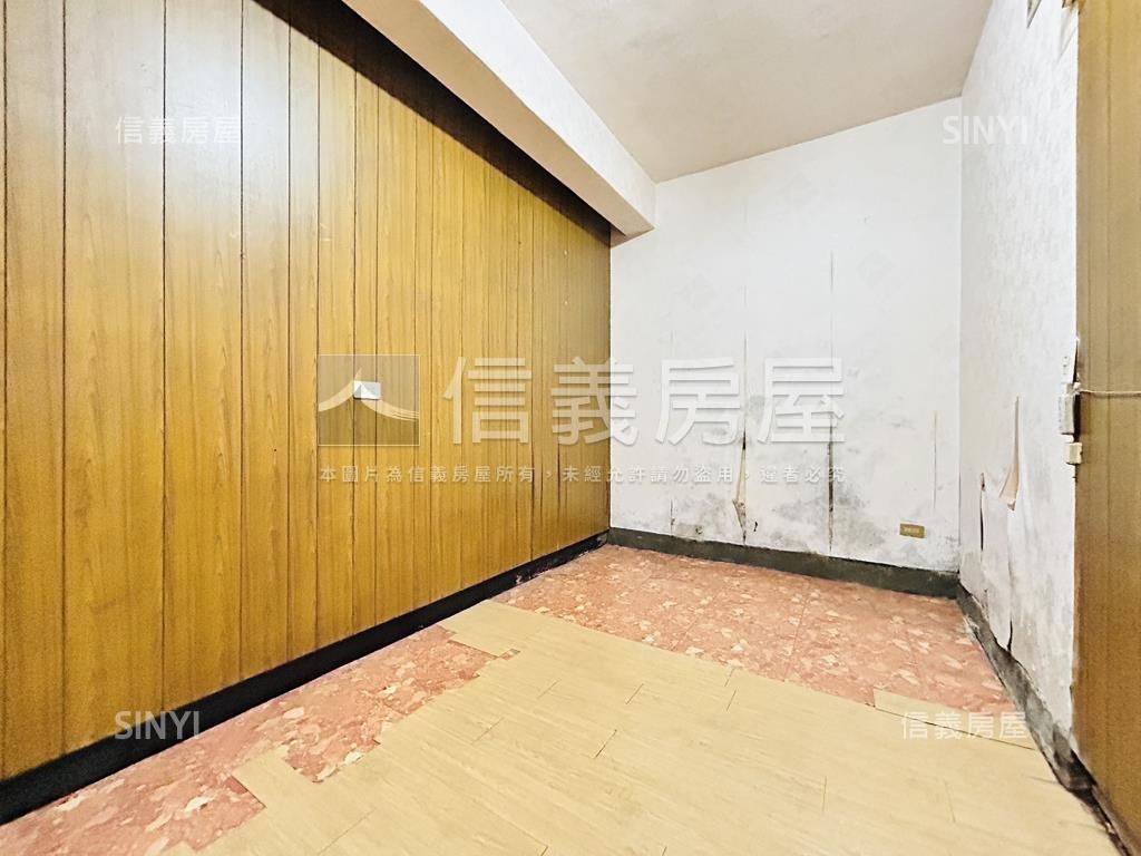 集美商圈有前陽台公寓三樓房屋室內格局與周邊環境