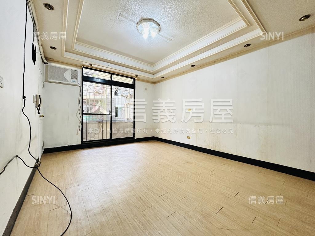集美商圈有前陽台公寓三樓房屋室內格局與周邊環境