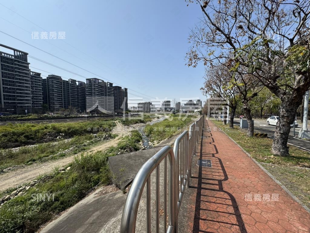 總太明日觀山典雅三房房屋室內格局與周邊環境