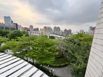 【專任】邊間面公園景觀好