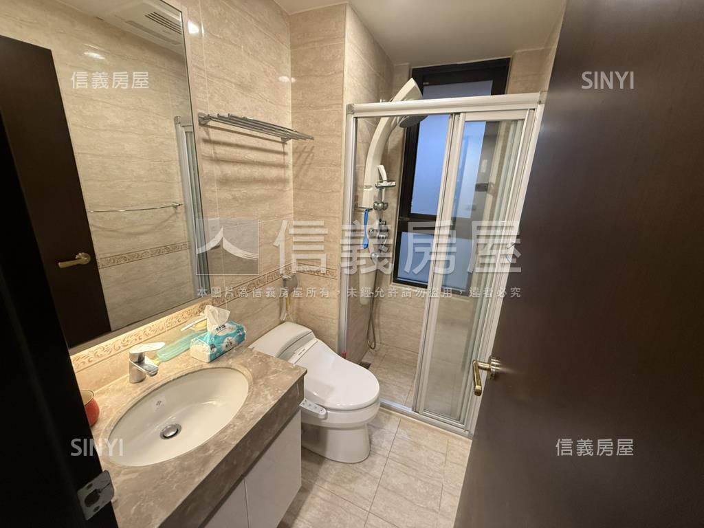 巴黎皇宮美三房＋車位房屋室內格局與周邊環境